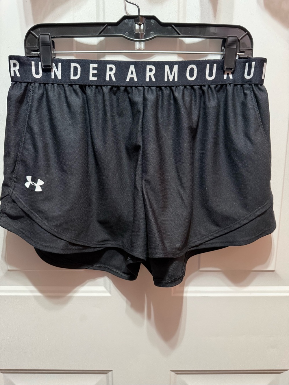 Under Armour Black Women's Athletic Shorts with Logo Waistband L